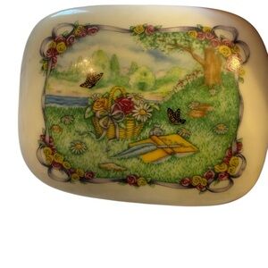 Heritage House vintage porcelain music box.